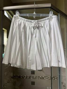 Vuori-Clementine Pleated Skirt 15"-white-size medium-NWOT